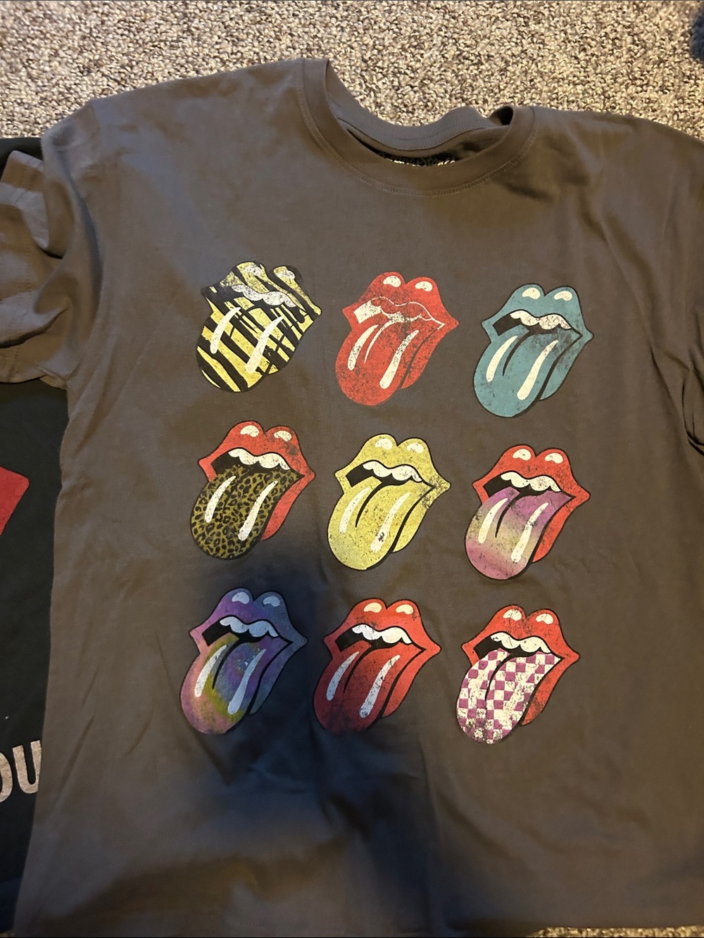 3 total shirts- 2 Rolling Stones and 1 -Guns and Roses Graphic Tees - Picture 5 of 7